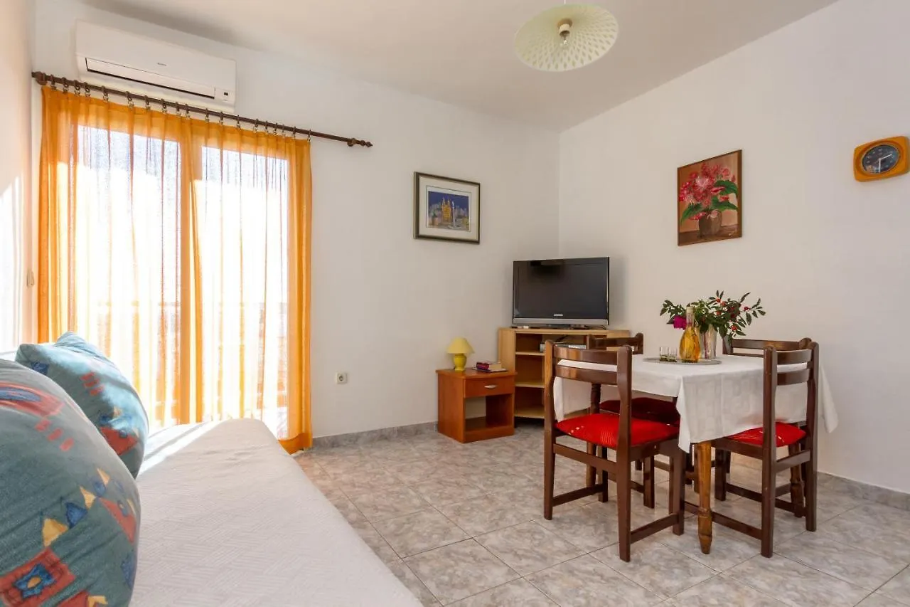 Apartments By The Sea Seget Vranjica, Trogir - 5964 0*,